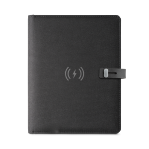 ELEVATE A5 FOLDER. Pasta A5 em 300D poliéster 100% reciclado com carregador por indução embutido (5'000 mAh) e bloco com páginas pautadas